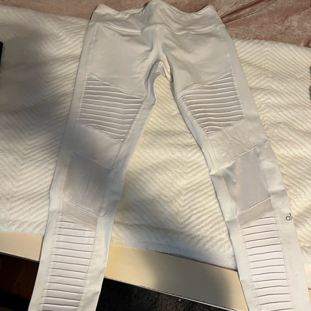 ALO  yoga white leggings